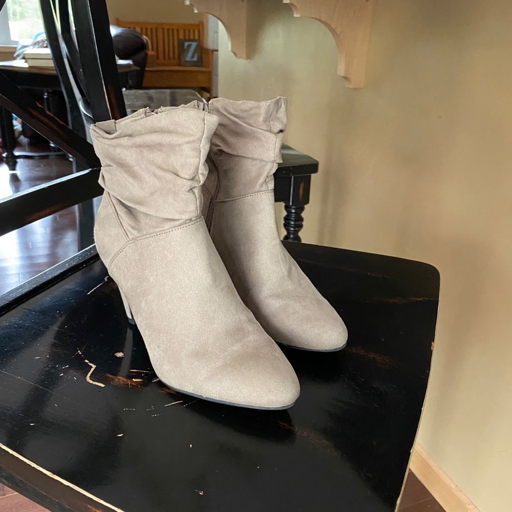 Worthington | Wor Lady Tan Booties Sz 6.5 NWOT - Picture 2 of 8